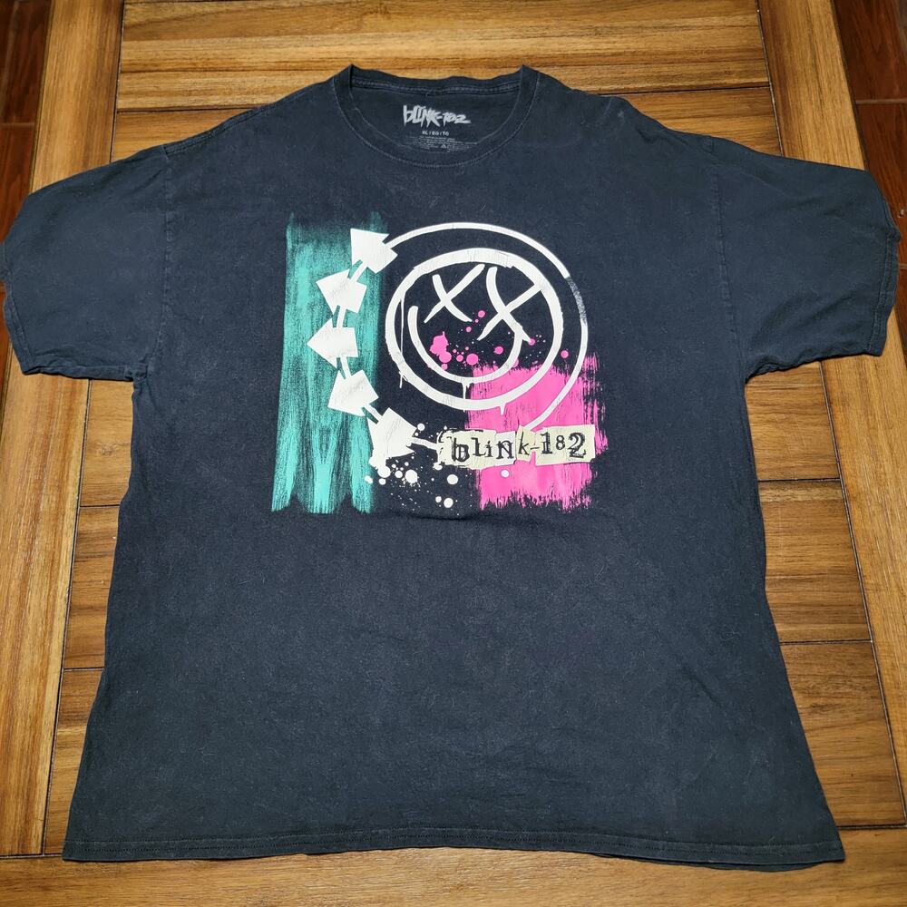 Blink-182 Black Unisex Tee Smiley Face Logo - Size XL